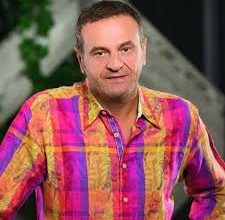 Photo of “Mos ia falni” – Sinan Vllasaliu për herë të parë tregon të vërtetën që fshihet pas këngës