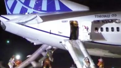 Photo of Aeroplani i United Airlines bën ulje emergjente pas alarmit për zjarr, dy të plagosur