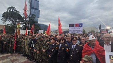 Photo of Gati për të nisur protesta madhështore në Tiranë kundër gjyqit në Hagë, përkrahje për ish-komandantët e UÇK-së (FOTO/VIDEO)