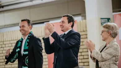 Photo of Kurti: Faton Peci edhe llugat i bën ara