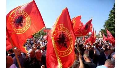 Photo of Protesta në Tiranë, Shqipërisë heq pagesën për Rrugën e Kombit