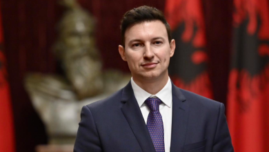 Photo of Denion Meidani i gëzohet golit të Shqipërisë në ndeshjen kundër Serbisë