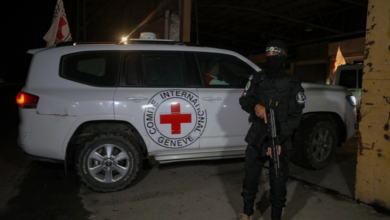 Photo of Hamasi i dorëzon Izraelit trupat e dy pengjeve