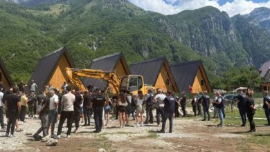 Photo of IKMT rikthen eskavatrët në Theth, 35 objekte priten të shemben