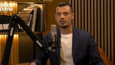 Photo of ‘Kur dashurohesh kujt i tregon’, Endrit Thaçi habit me përgjigje