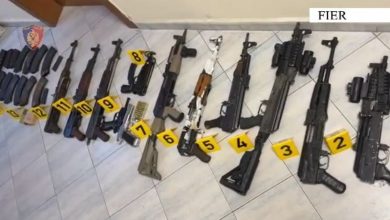 Photo of Zbulohet baza kriminale në Fier ku mbahej ‘arsenali’ i armëve, sekuestrohen automatikë, silenciatorë e pistoleta