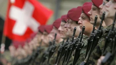 Photo of Ushtria e Zvicrës dekoron tre ushtarë shqiptarë që i shpëtuan jetën një gruaje