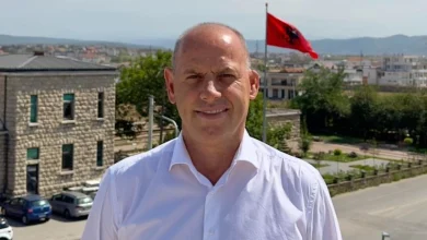 Photo of Lladrovci e përshëndet dorëheqjen e Krasniqit: Të jesh lider i PDK-së do të thotë të jesh përbashkues