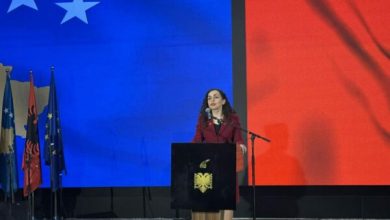 Photo of Osmani në përvjetorin e pavarësisë së Shqipërisë: Vendet tona të ndara në harta, por të bashkuara në zemra