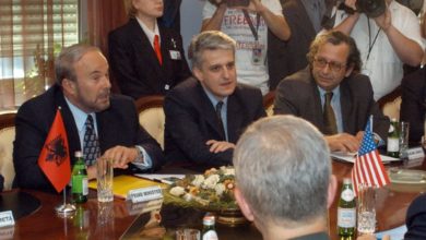Photo of “Largimi i tij, fundi i një epoke për PS”/ Fatos Nano iku me pengun që nuk u bë President? Majko: Kur fluturon shumë lart, e ke vështirë të mësohesh me…