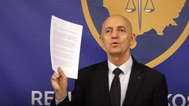 Photo of Kryeprokurori Kelmendi: Kurrë s’kam qenë në Reçak, ndihmova UÇK-në (VIDEO)
