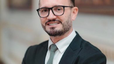 Photo of Burim Korqa: “Kosova nuk po mbahet peng nga askush tjetër, përveç vetvetes”