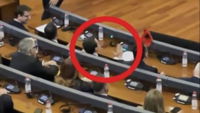 Photo of Momenti që nuk e keni parë| Kurti i jep instruksione Bashës: Edhe Albulena, edhe krye (VIDEO)