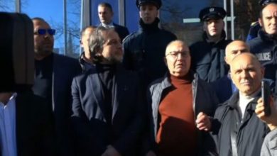 Photo of Transportuesit privatë drejt Qeverisë, protestës i bashkohet edhe Rama