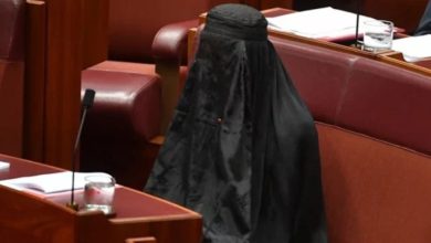 Photo of Senatorja australiane hyn me burka në parlament, ndalet seanca