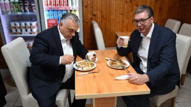 Photo of Vuçiq e qeras Orbanin me byrek në Suboticë: Miqësia mes Serbisë dhe Hungarisë, më e fortë se çdo protokoll