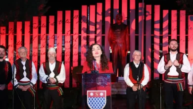 Photo of “Një komb, dy flamuj”, Presidentja Osmani uron shqiptarët: Gëzuar Pavarësinë