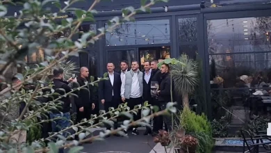Photo of Forca të shtuara të policisë në Mitrovicë gjatë vizitës së Kurtit, pronari mbyll kafenenë për t’i shmangur tensionet