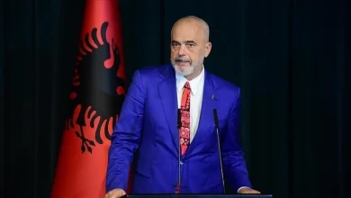 Photo of Rama: Adem Jashari, heroi që lindi në Ditën e Flamurit dhe u kthye në flamur i sakrificës, lirisë dhe krenarisë kombëtare