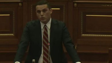 Photo of Gruda i PDK-së mban fjalim në Kuvend : Në asnjë vend s’lejohet të mbahet seancë midis konsituimit dhe zgjedhjes së qeverisë