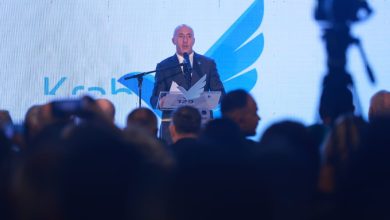 Photo of Fushata në Ferizaj: AAK premton mirëqenie, kandidati huq numrin (VIDEO)