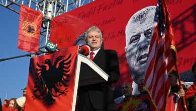 Photo of Ali Ahmeti ngushëllon familjen nga Tërnava që humbën 3 anëtarë në aksidentin tragjik