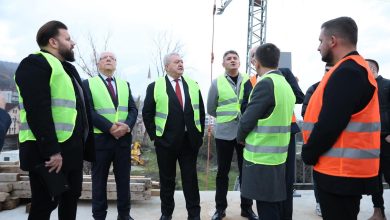 Photo of Stadiumi i Tetovës gati për një vit e gjysmë! Omeragiç, Duka, Destani e Kasami shkuan për t’i parë punimet