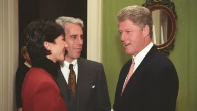 Photo of Clinton thyen heshtjen pasi i dalin fotot nga dosja “Epstein”: Administrata Trump po mundohet të fshehë provat