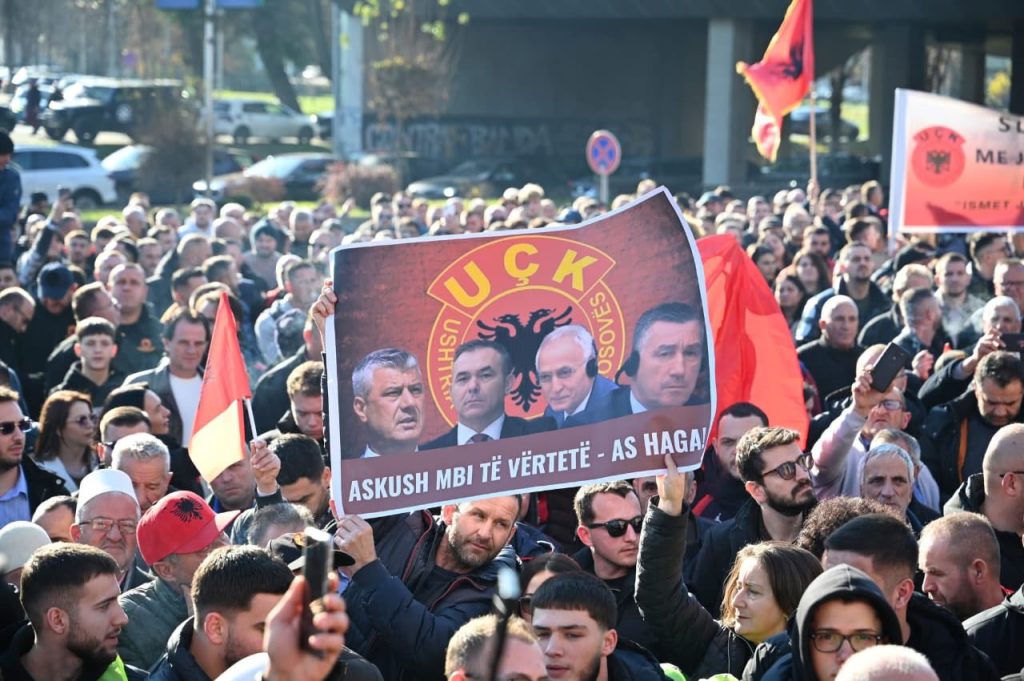 Në prag të vendimit historik  marshohet sot në Shkup për katërshen e UÇK së