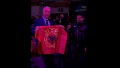 Photo of Haliti pranon në Prizren flamurin e UÇK-së: Amanet lirie e shenjë sakrifice (VIDEO)