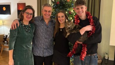 Photo of Me një portret familjar, ambasadori britanik uron Krishtlindjen: Kohë gëzimi, bashkimi, shprese