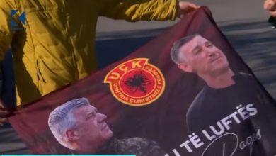 Photo of Me simbole dhe flamuj kombëtarë, qytetarët ia mësynë protestës në Shkup (VIDEO)