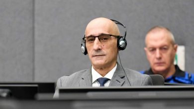 Photo of Telefonatë nga Haga: Krerët e UÇK-së i shprehin ngushëllime Salih Mustafës për vdekjen e babait
