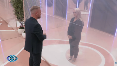 Photo of LIVE: “Heroina ime”, Labi i emocionuar – puth këmbët e gruas (VIDEO)