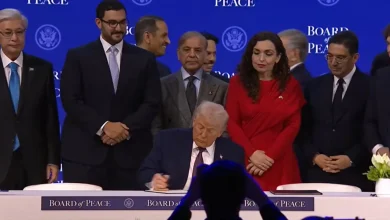 Photo of Ceremonia për nënshkrimin e Bordit të Paqes/ Trump firmos me përfaqësuesit e 19 vendeve, e pranishme dhe Vjosa Osmani