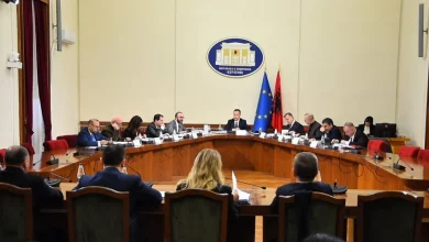 Photo of Kushtetuesja ende pa vendim/ Kuvendi shtyn mbledhjen e Këshillit të Mandateve për heqjen e imunitetit të Ballukut