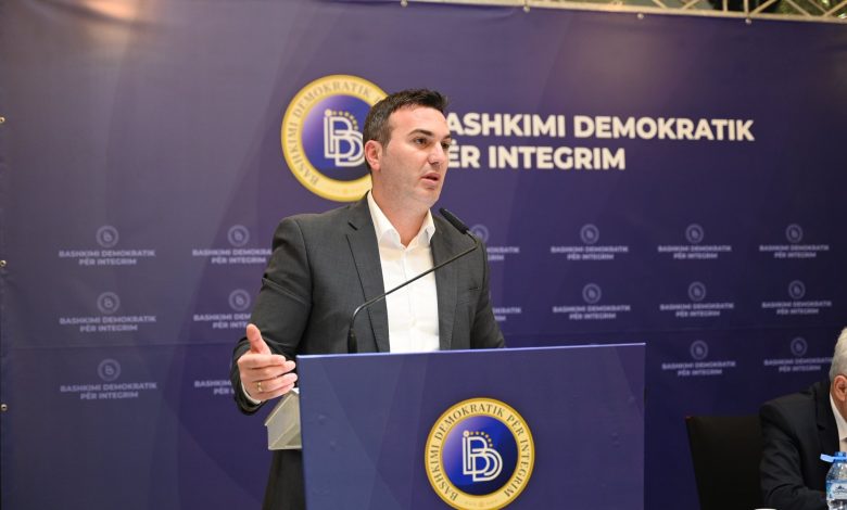 Arbër Ademi  Sot po shohim vetëm mbyllje të paraleleve  përfaqësim të padrejtë  glorifikim të kriminelëve dhe heshtje të VLEN it