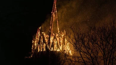 Photo of Video/ Pamje të frikshme nga Amsterdami, kisha historike përfshihet nga flakët gjatë natës së ndërrimit të viteve