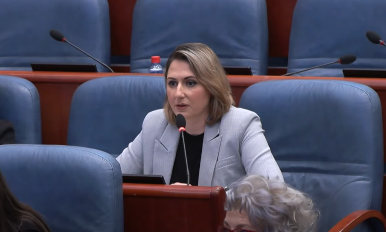 Rekonstruimi  reagon Rina Ajdari  Sa më shumë kundër çështjes shqiptare aq më të graduar nga Mickovski
