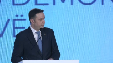 Photo of Abdixhiku kritikon Bajramin dhe Hotin që ia kërkuan dorëheqjen e parevokueshme: Ik, lësho vend, mu tha