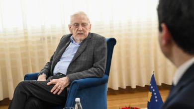 Photo of Kurti thotë se bashkëshortja e William Walkerit është shtrirë në Emergjencën e Vitisë