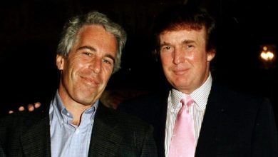 Photo of “Trump na tradhtoi…”/ Njëra nga viktimat e Epsetin rrëfen si u njohën: Isha 16 vjeç dhe shokët e klasës më çuan në shtëpinë e tij!