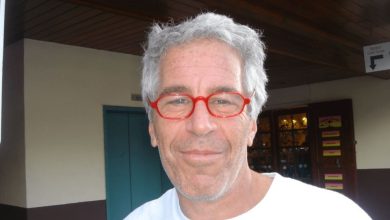 Photo of Publikohet shënimi i Epstein para vetëvrasjes së tij në burg: Më hetuan për muaj të tërë, nuk gjetën asgjë