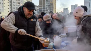 Photo of Mijëra njerëz pa energji elektrike në Ukrainë/ I ftohti i acartë detyron njerëzit të kalojnë natën nëpër stacione metroje