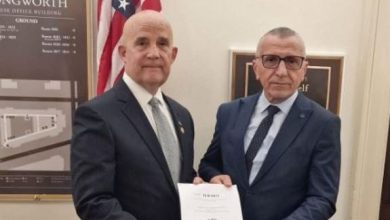 Photo of Shaip Kamberi pranon në ShBA ligjin kundër diskriminimit të shqiptarëve në Serbi