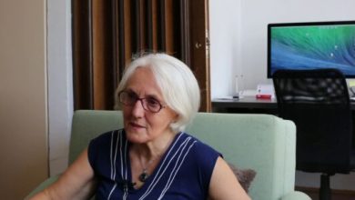 Photo of Nëna e Donika Gërvallës me qëndrim skandaloz: I pëlqen pretendimet se Hashim Thaçi kishte organizuar skemë të vrasjeve