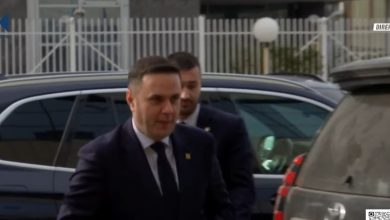 Photo of Çështja e presidentit, Abdixhiku mbërrin në Kuvend për takimin me Kurtin