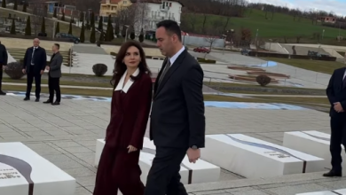 Photo of Spiropali dhe Konjufca bëjnë homazhe në Prekaz: Dëshmia se liria e Kosovës ka pasur çmim jetën