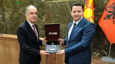 Photo of Valbon Limani ndan “Çelësin e Qytetit” presidentit të Shqipërisë Bajram Begajt