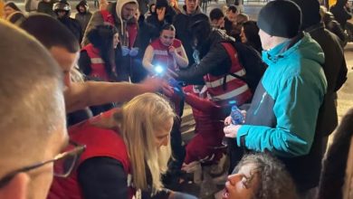 Photo of Dhunë në Novi Sad, studentët akuzojnë mbështetësit e pushtetit për sulm gjatë protestës